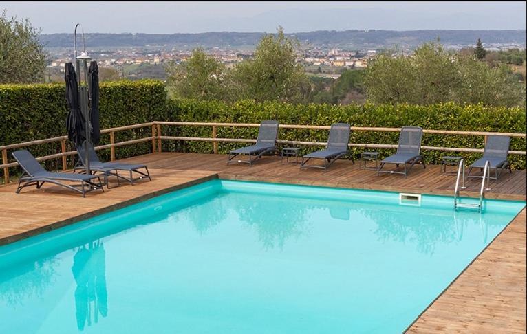 Residence Montevecchio มนโตโปลิอินวัลดาร์โน ภายนอก รูปภาพ